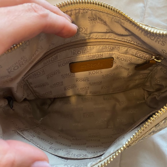 Michael Kors cross body - Picture 4 of 6